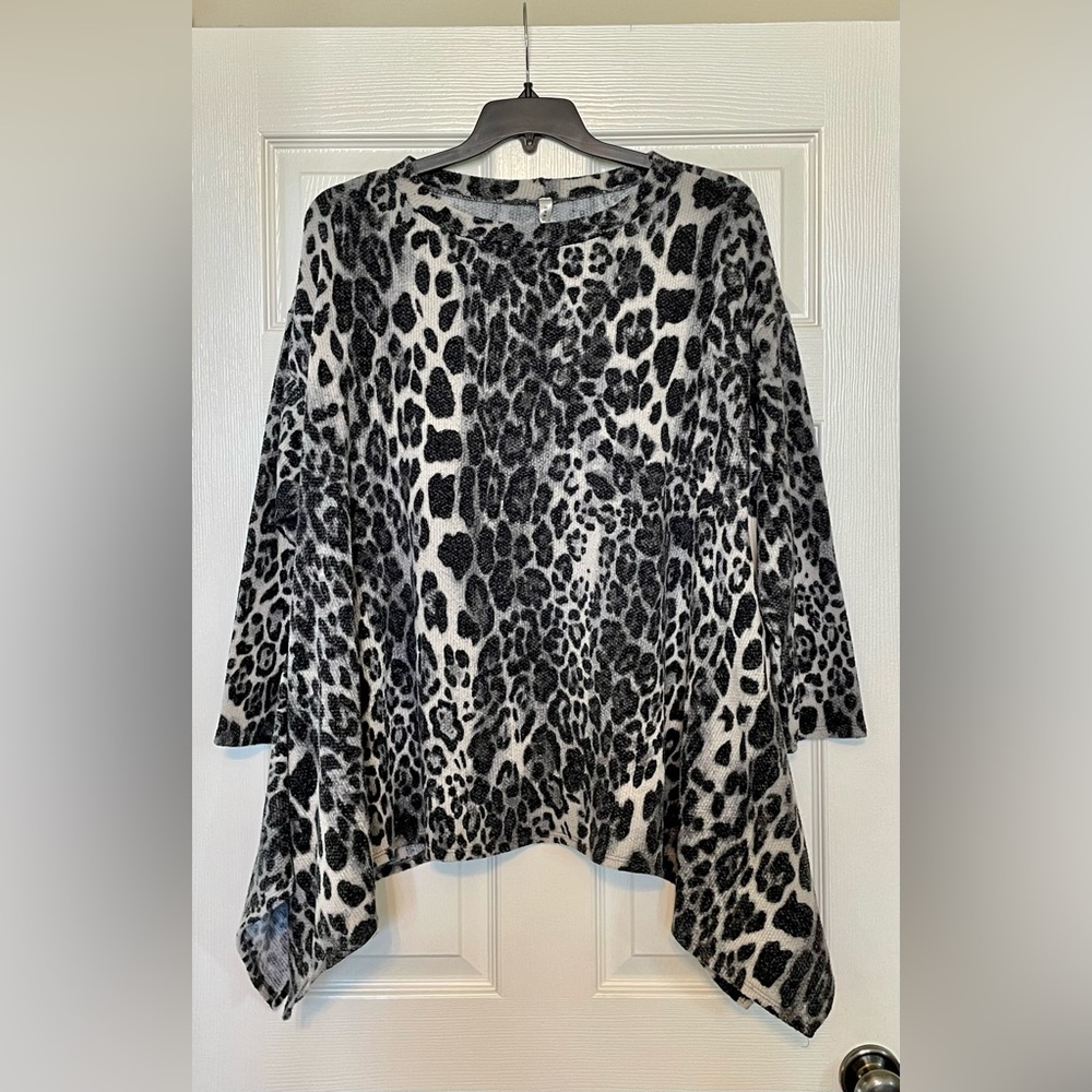 Women’s Emerald Animal Print Sweater, Size 2X